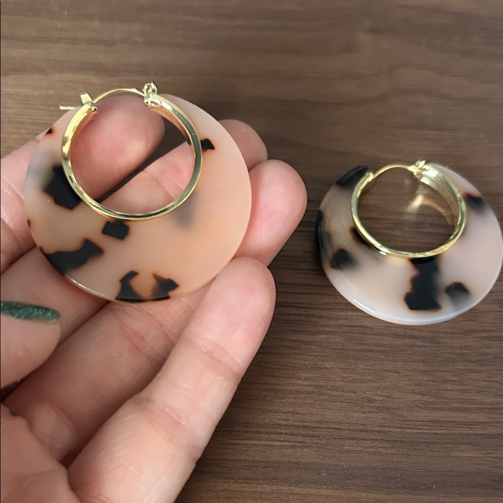 Tortoise Shell Hoop Earrings - Picture 3 of 6
